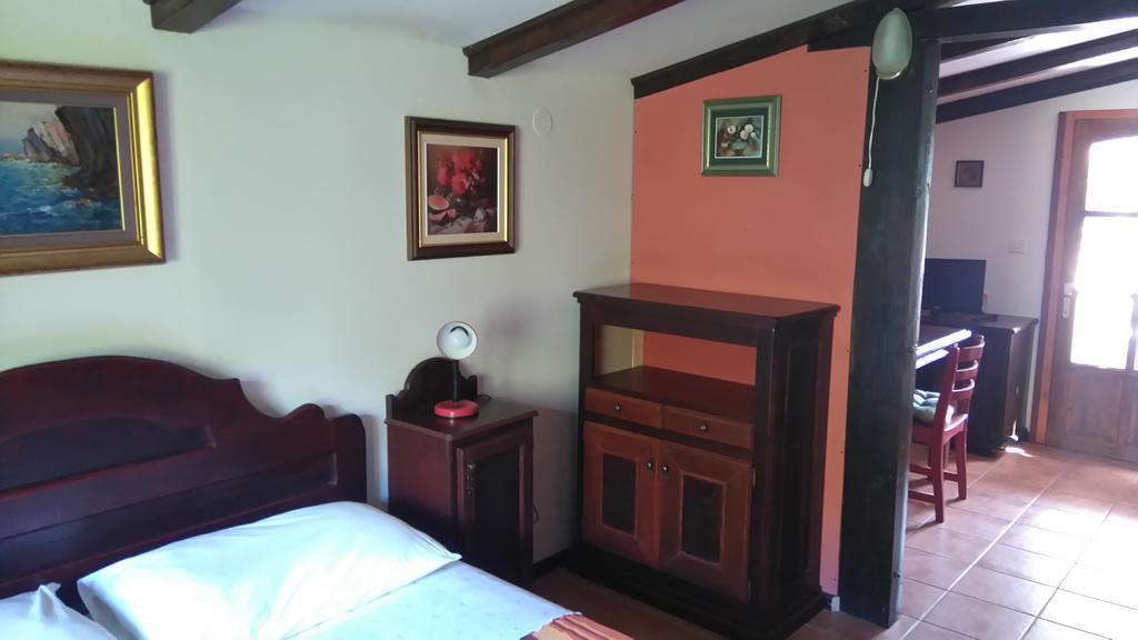 Apartments Picasso Komiža الغرفة الصورة
