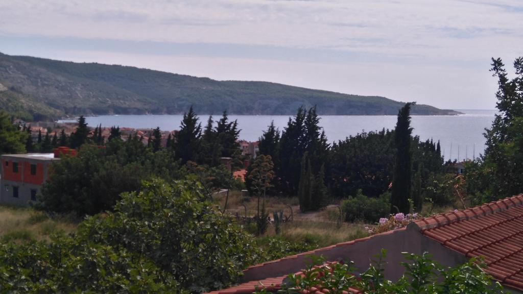 Apartments Picasso Komiža الغرفة الصورة