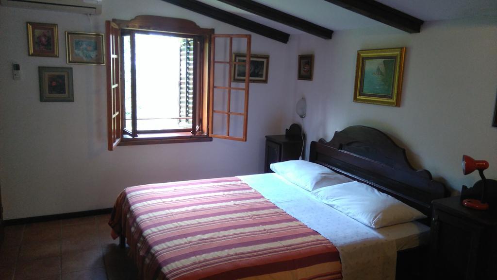 Apartments Picasso Komiža الغرفة الصورة