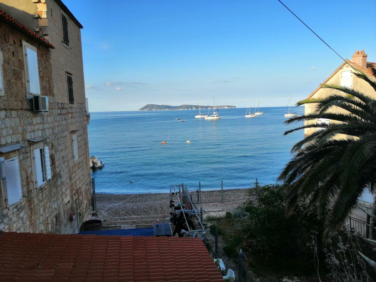 Apartments Picasso Komiža المظهر الخارجي الصورة