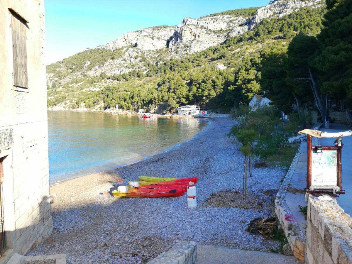 Apartments Picasso Komiža المظهر الخارجي الصورة